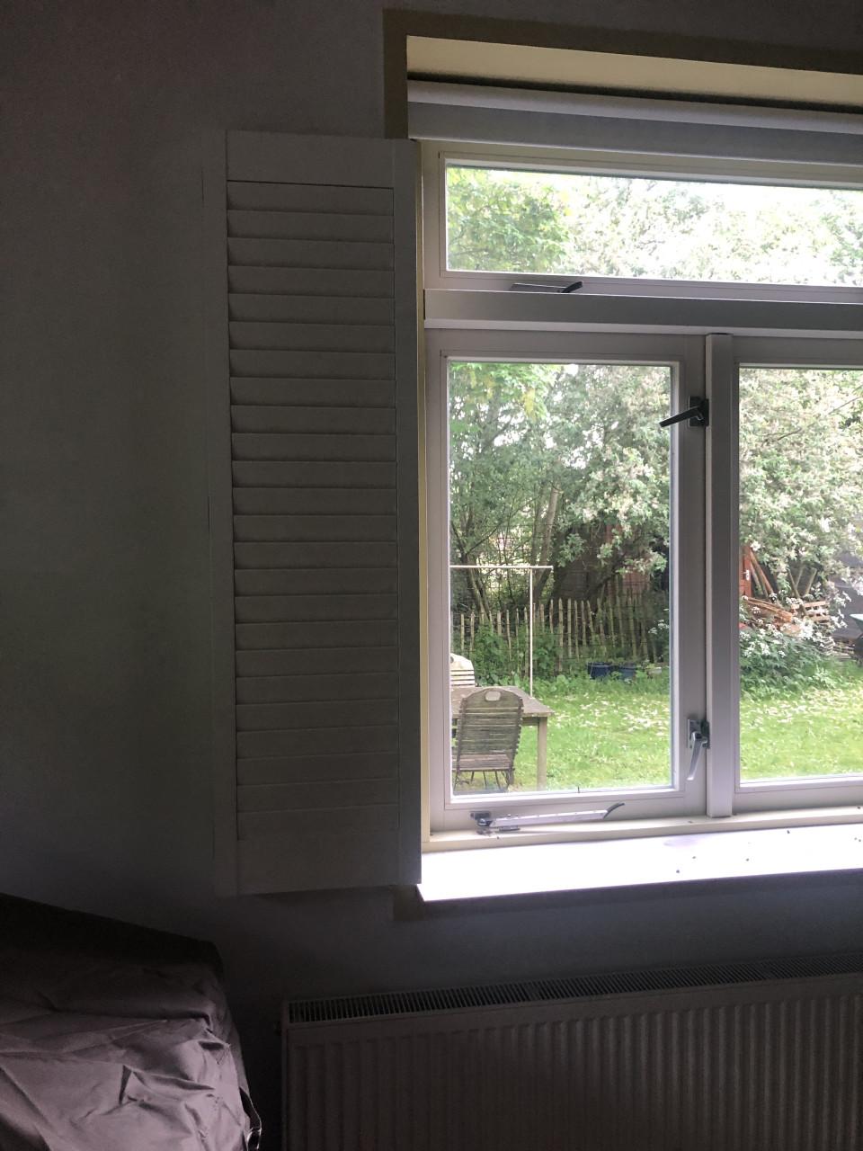 Gratis: 1 paar witte shutters