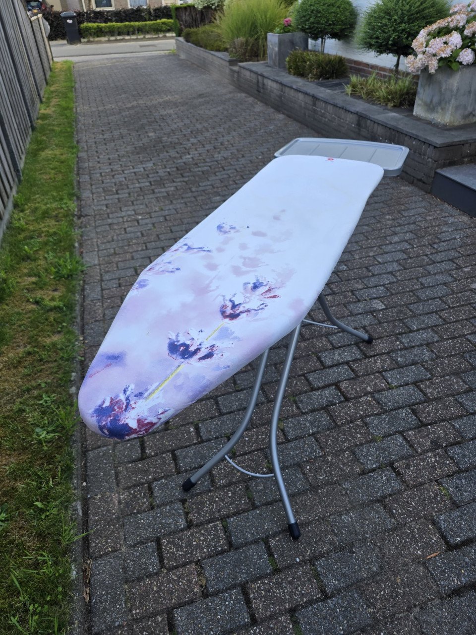 Strijkijzer met stoomgenerator compleet met strijkplank