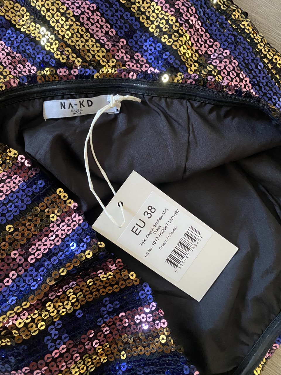Strapless jurk van NA-KD maat 38.