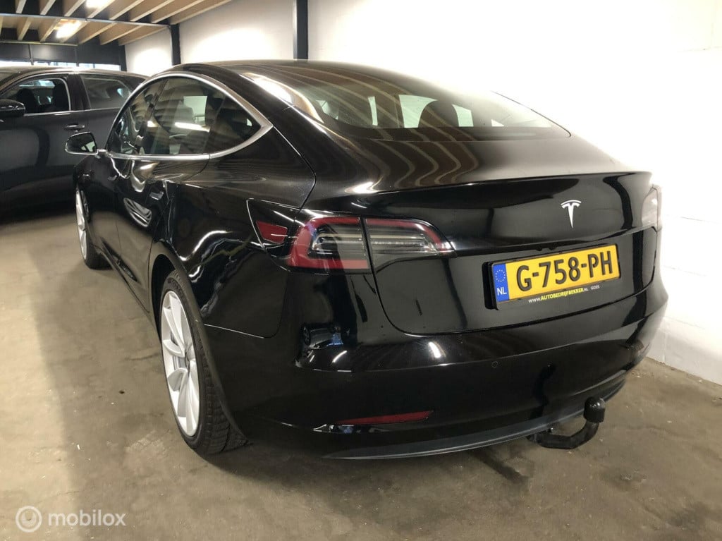 Tesla Model 3 standard rwd plus 60 kwh