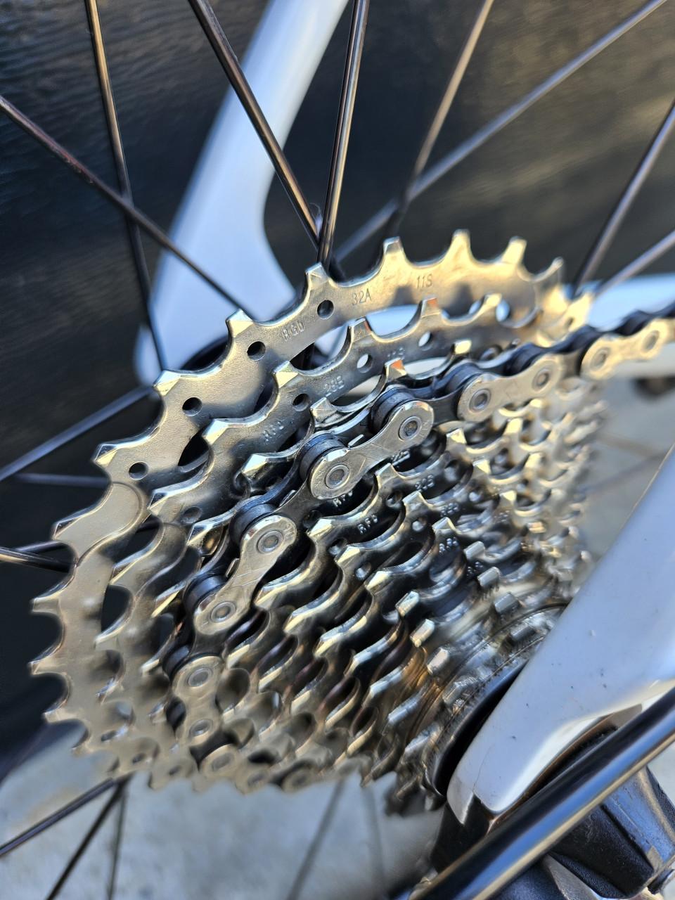 Huissoon carbon racefiets met Ultegra 11-speed.