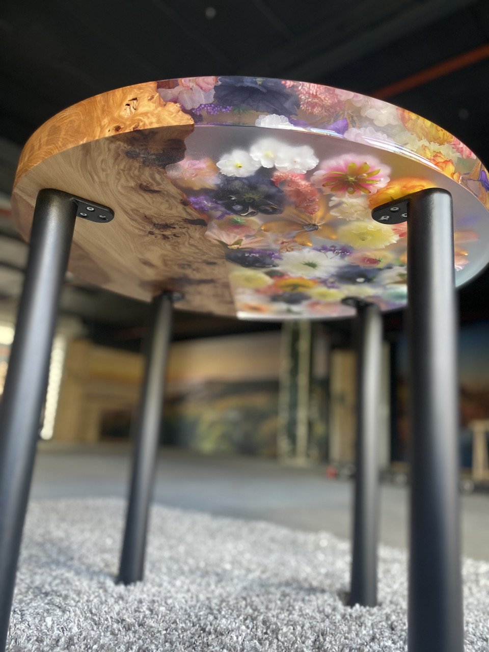 Epoxy bloemen bijzzettafel