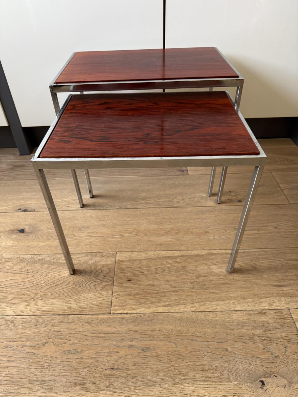 Set van twee vintage bijzettafeltjes