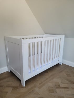 Ledikant met Aerosleep matras, toppers en lakens