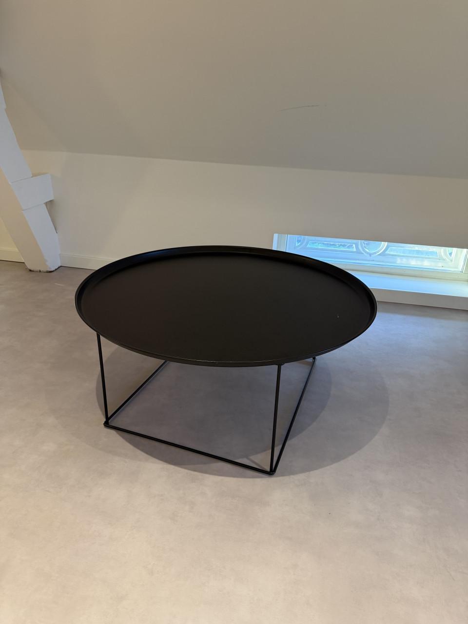 Salontafel B&B Italia. Zwart blad en zwart metaal onderstel