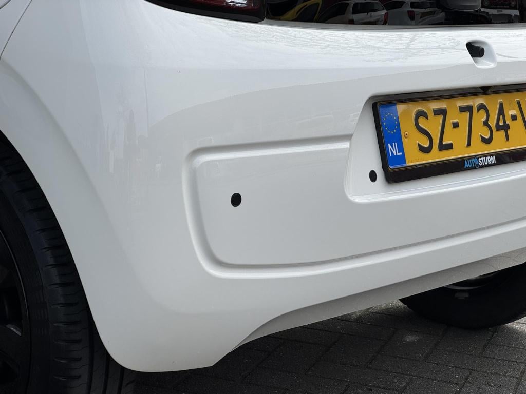 Citroen C1 1.0 e-vti shine navigatie + park. sensor, nl-auto!