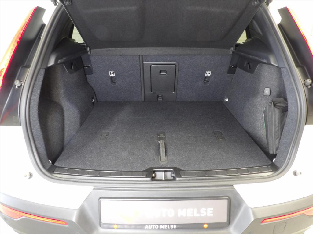 Volvo XC40 b3 163pk mild hybrid aut plus dark