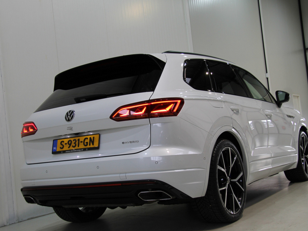 Volkswagen Touareg r 3.0 tsi ehybrid 462pk | full option | garantie 02-2026