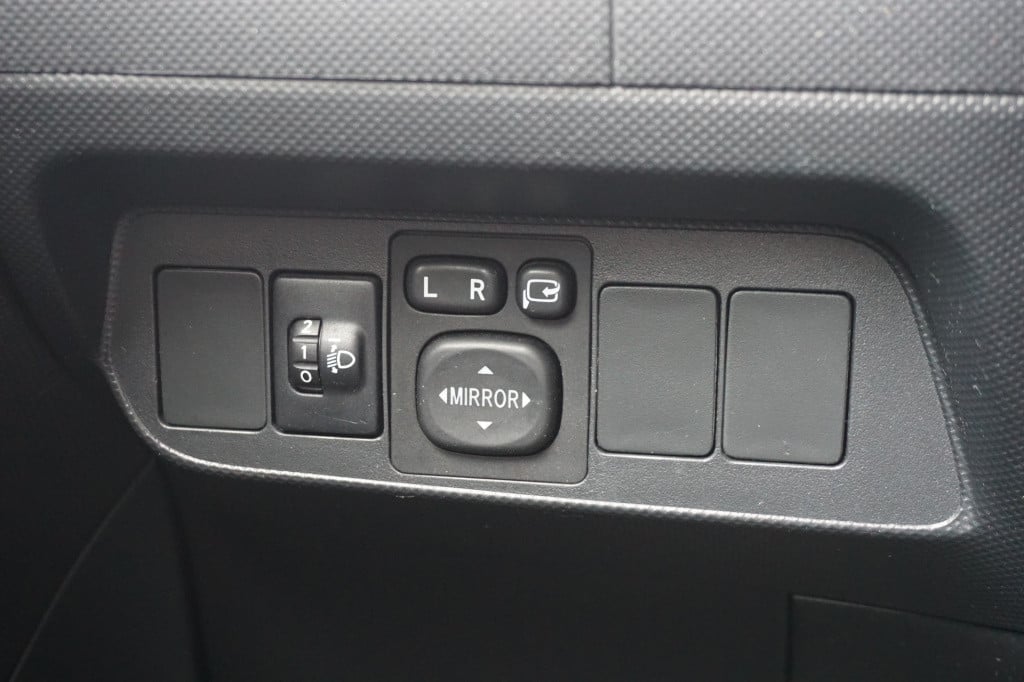 Toyota Auris 1.8 full hybrid aspiration automaat - airco / navi / cruise / 