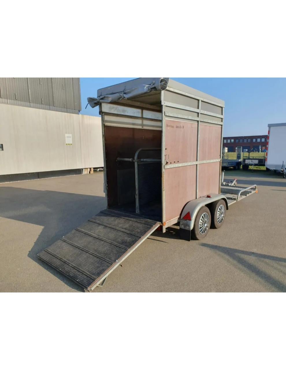 Koetstrailer ponytrailer 1500kg 250x125x230cm