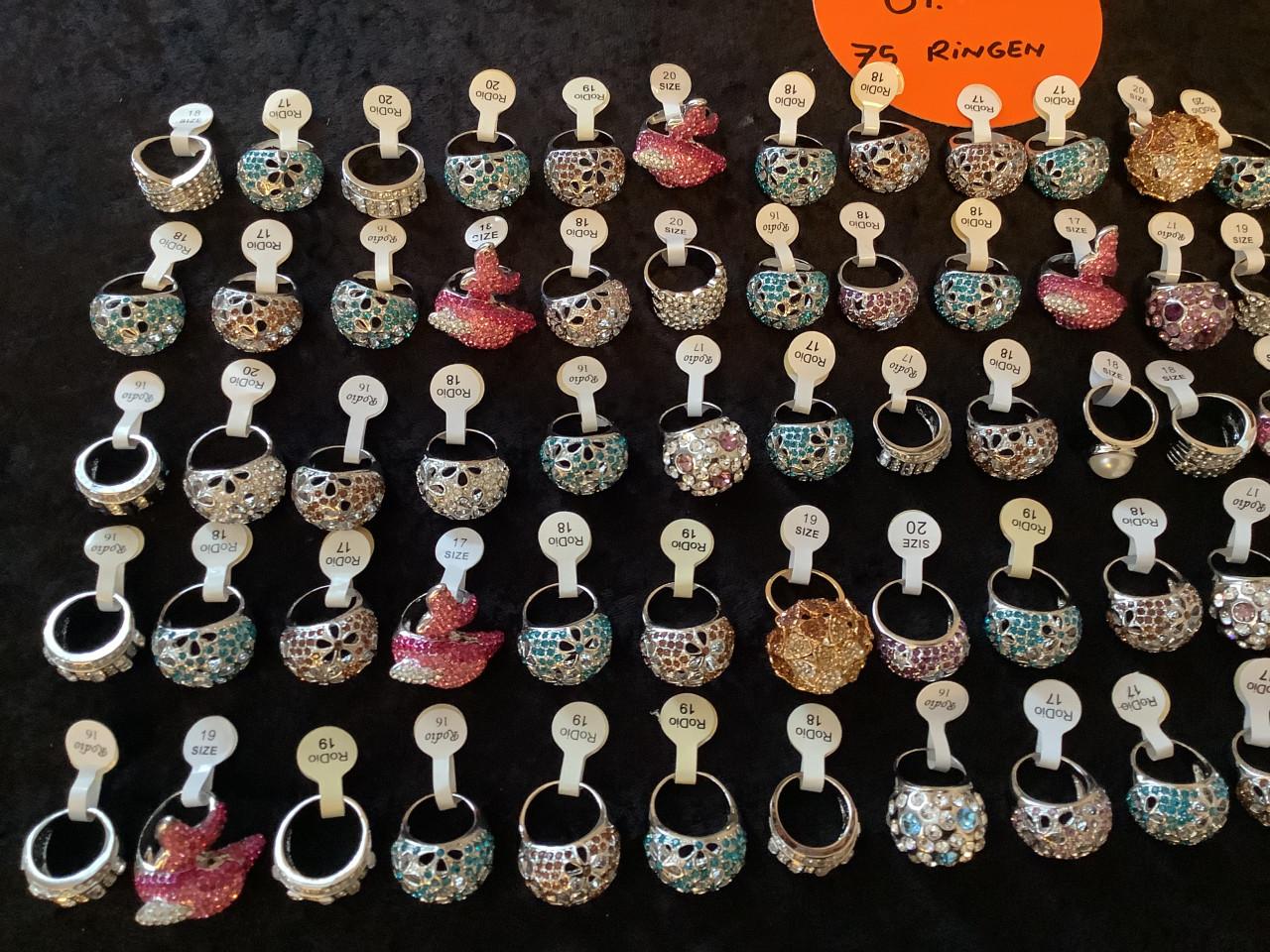 Partij mooie nieuwe ringen. ( partij 81)