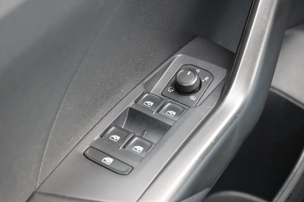 Volkswagen T-cross 1.0 tsi life 95pk | adaptive | camera | carplay