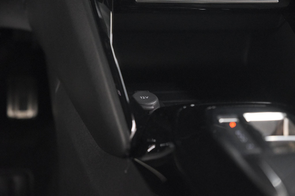 Peugeot 2008 puretech 130 eat8 gt | 360 camera | stoelmassage | adaptieve c