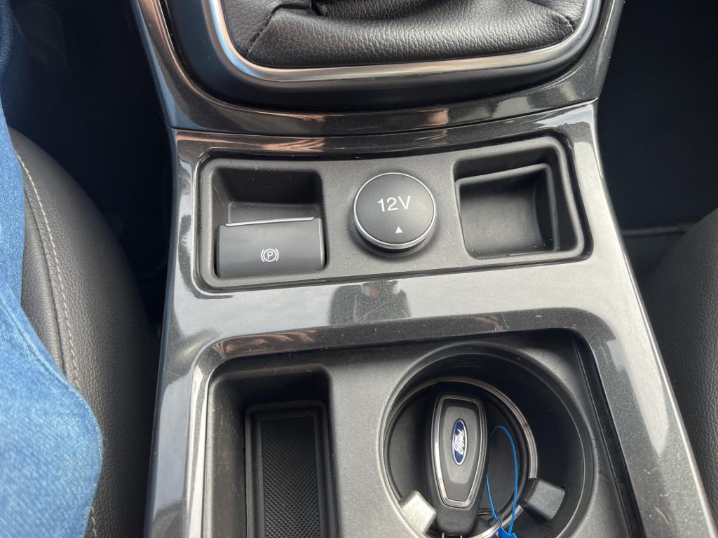 Ford Kuga 1.5 ecoboost titanium 2000 kg  trekgewicht