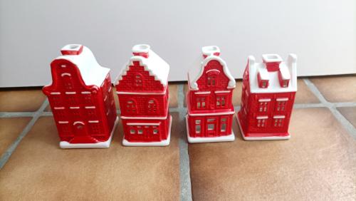 Postcodeloterij huisjes, nummer 1,2,5,8. Exclusief doosjes en waxinelichtje