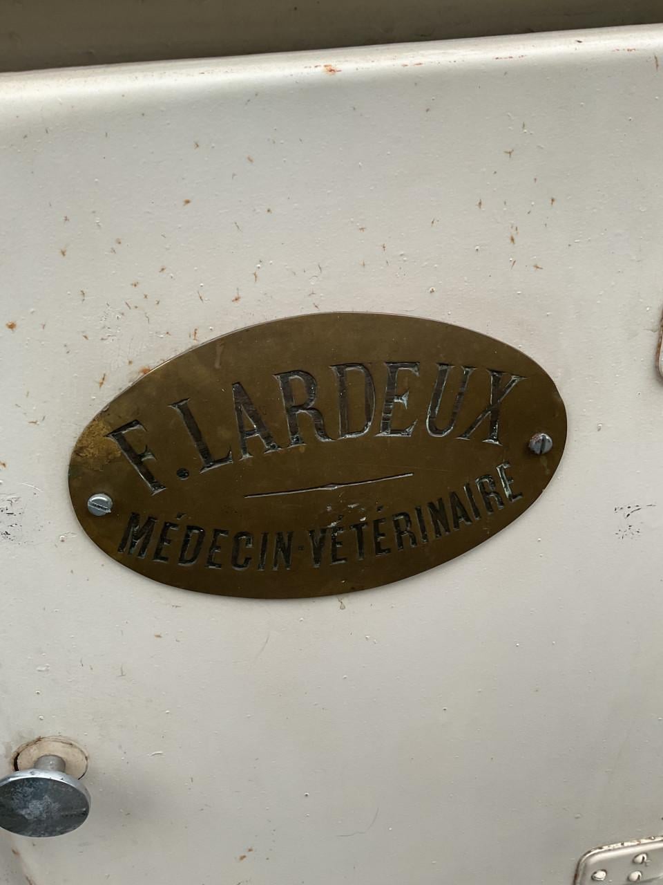 Antiek medicijnkastje uit Frankrijk