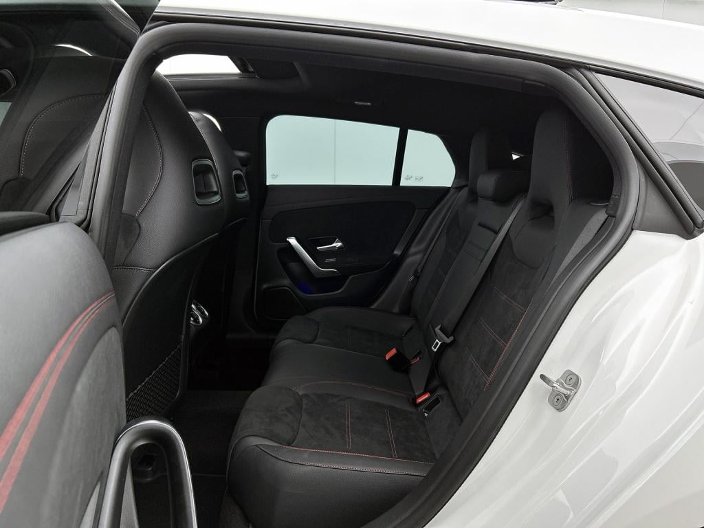 Mercedes-Benz Cla shooting brake 250 e business solution amg | nightpakket 