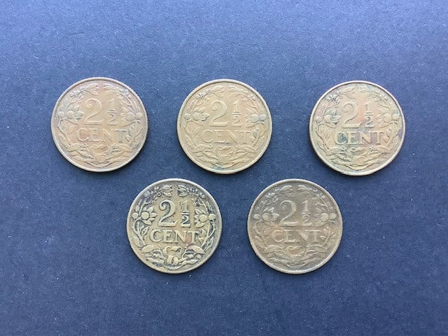 Lotje 2 1/2 cent Overzeese Gebieden 5 stuks.