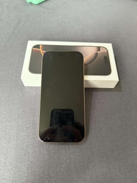 IPhone 16 pro Desert Titanium