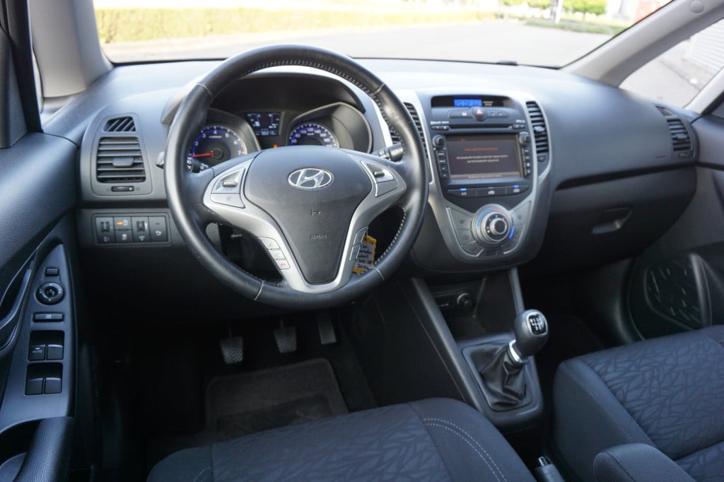 Hyundai Ix20 1.4i i-magine airco / navi / camera / cruise / trekhaak / park
