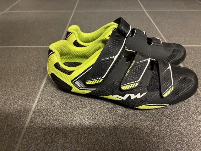 Wielrenschoenen maat 39 zgan