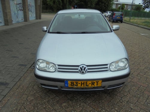 Golf Bouwjaar 2001 in redelijke staat van onderhoud ,rijd zo als het hoort