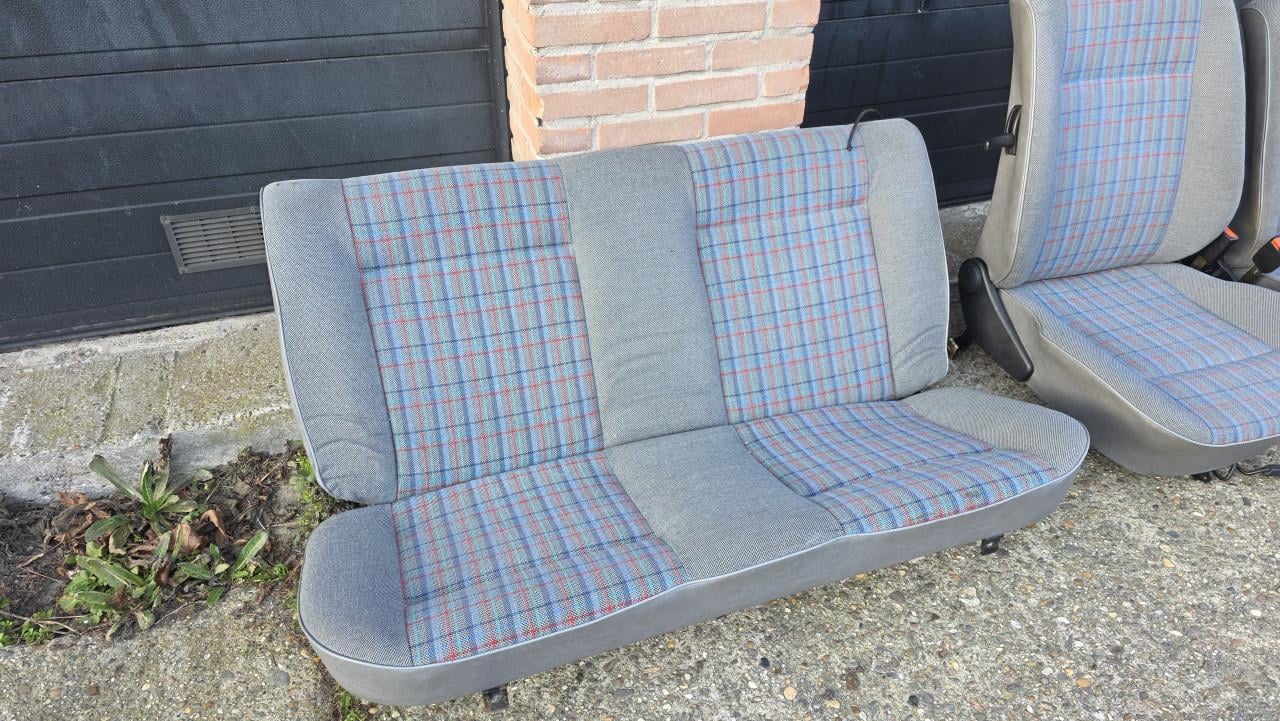 VOLKSWAGEN GOLF 2 INTERIEUR MOET WEG!