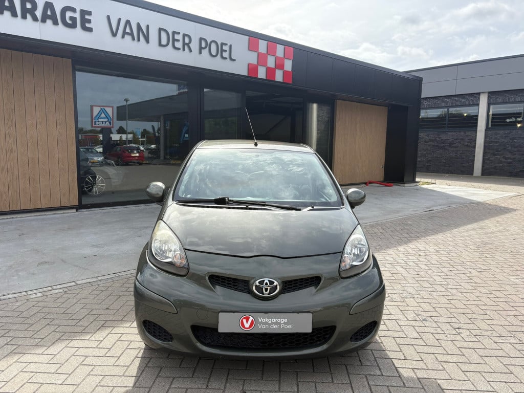 Toyota Aygo 1.0-12v aspiration green