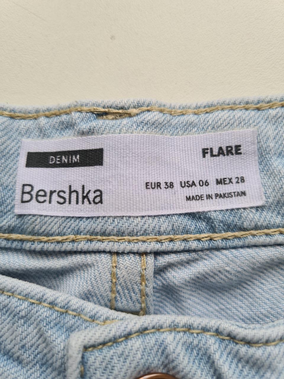 Bershka flared lichtblauwe spijkerbroek Maat 38