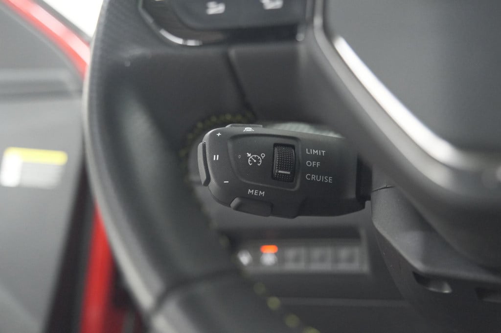 Peugeot E-2008 ev gt pack 50 kwh | panoramadak | camera | adaptieve cruise 