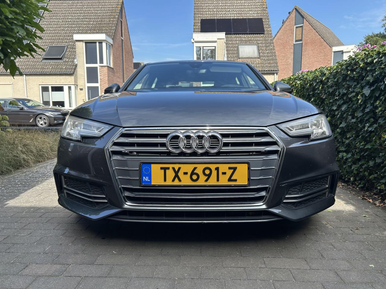 Audi A4 TSFI s-line, antraciet grijs