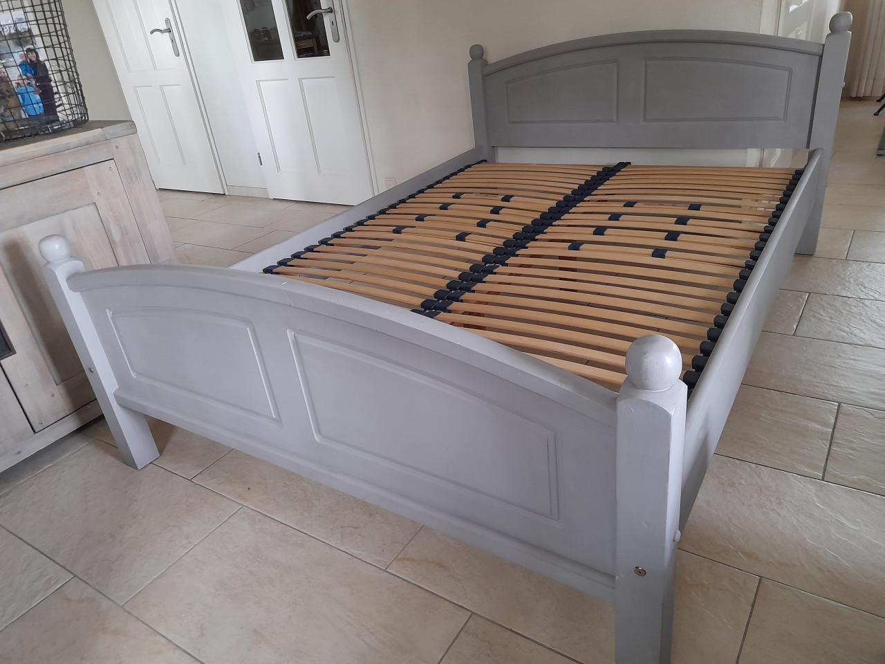 Massief houten 2 Persoons bed 140 x 200 (in goede staat )