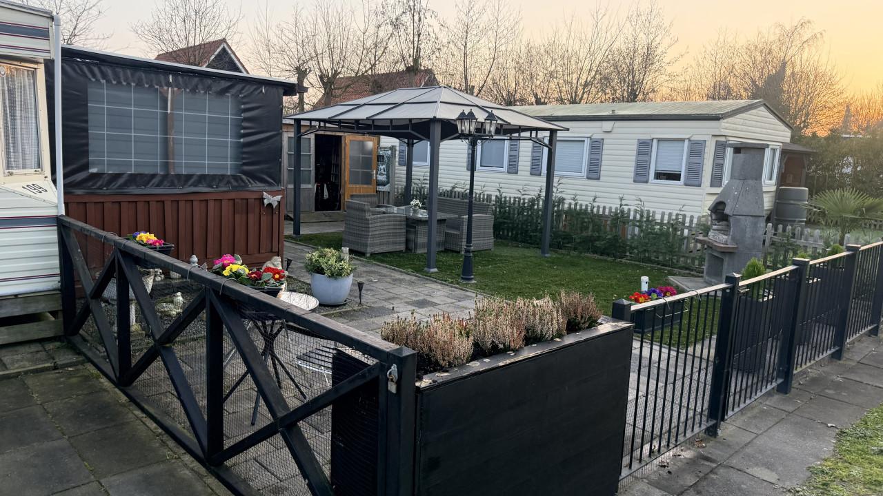 Zeer complete   stacaravan  incl staanplaats op camping in Scherpenisse