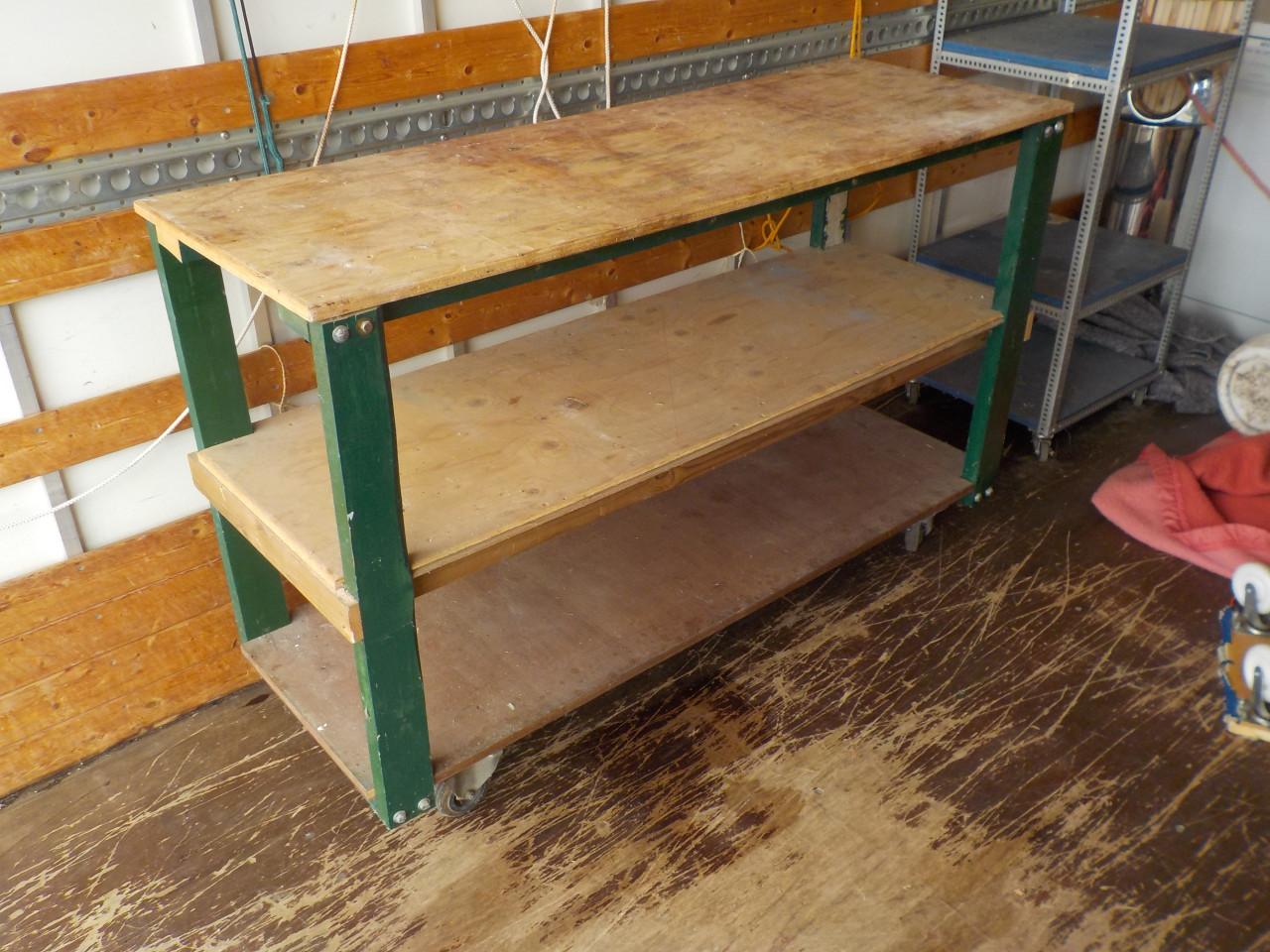Werkbank / opbergruimte op zeer stevige wielen voor in de schuur of garage