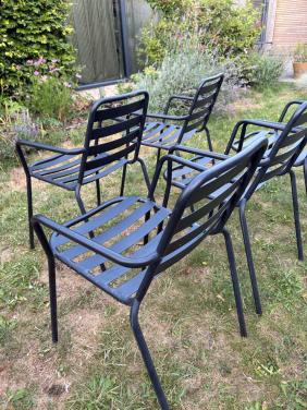 Vijf zwarte tuinstoelen Kwantum