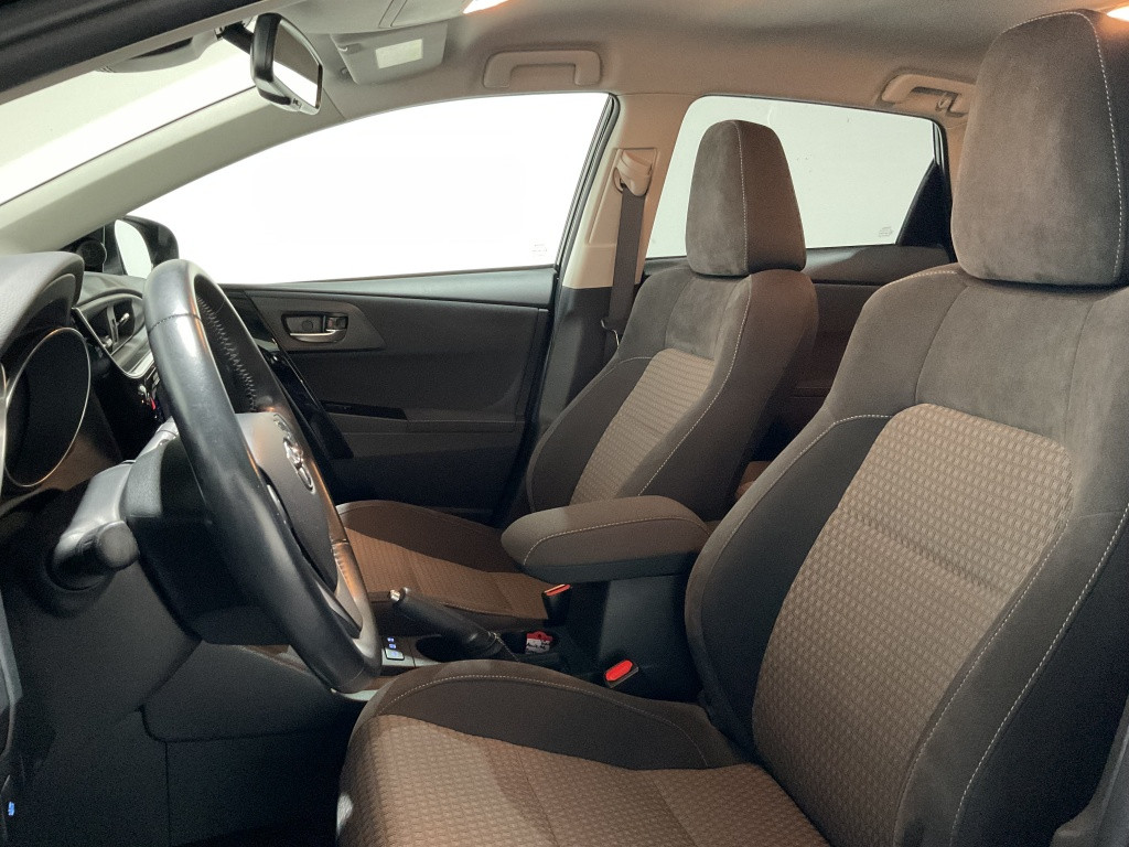 Toyota Auris 1.8 hybrid dynamic go
