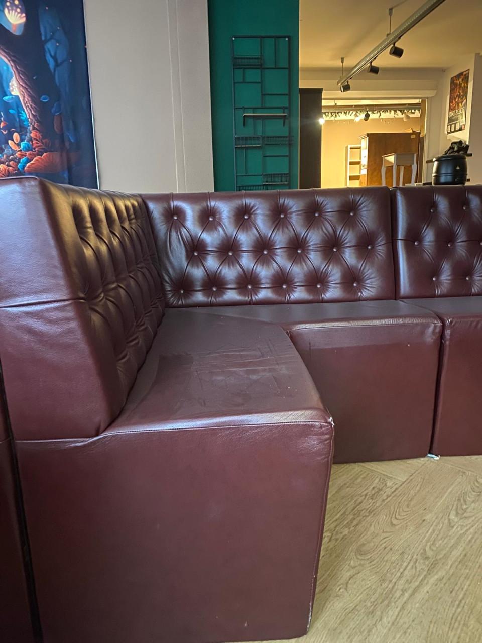Luxe Chesterfield Horeca Hoekbanken – 8 sets beschikbaar