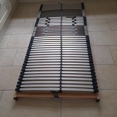 Stevige lattenbodem 90 x 210 ( in goede staat )