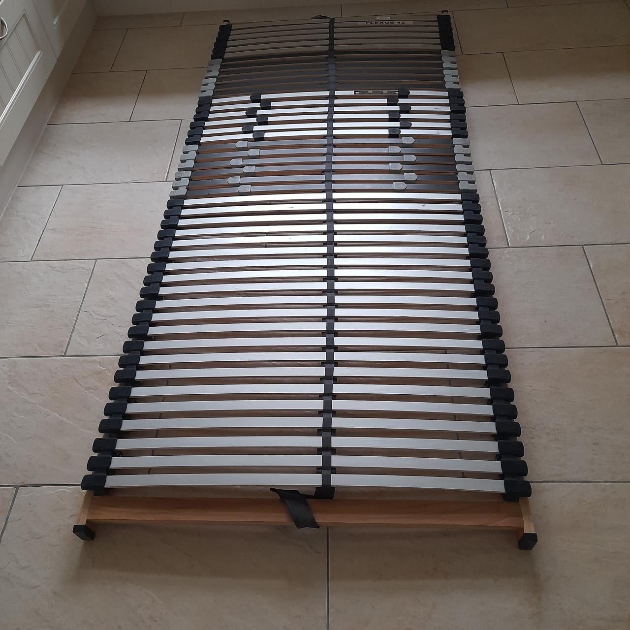 Stevige lattenbodem 90 x 210 ( in goede staat )