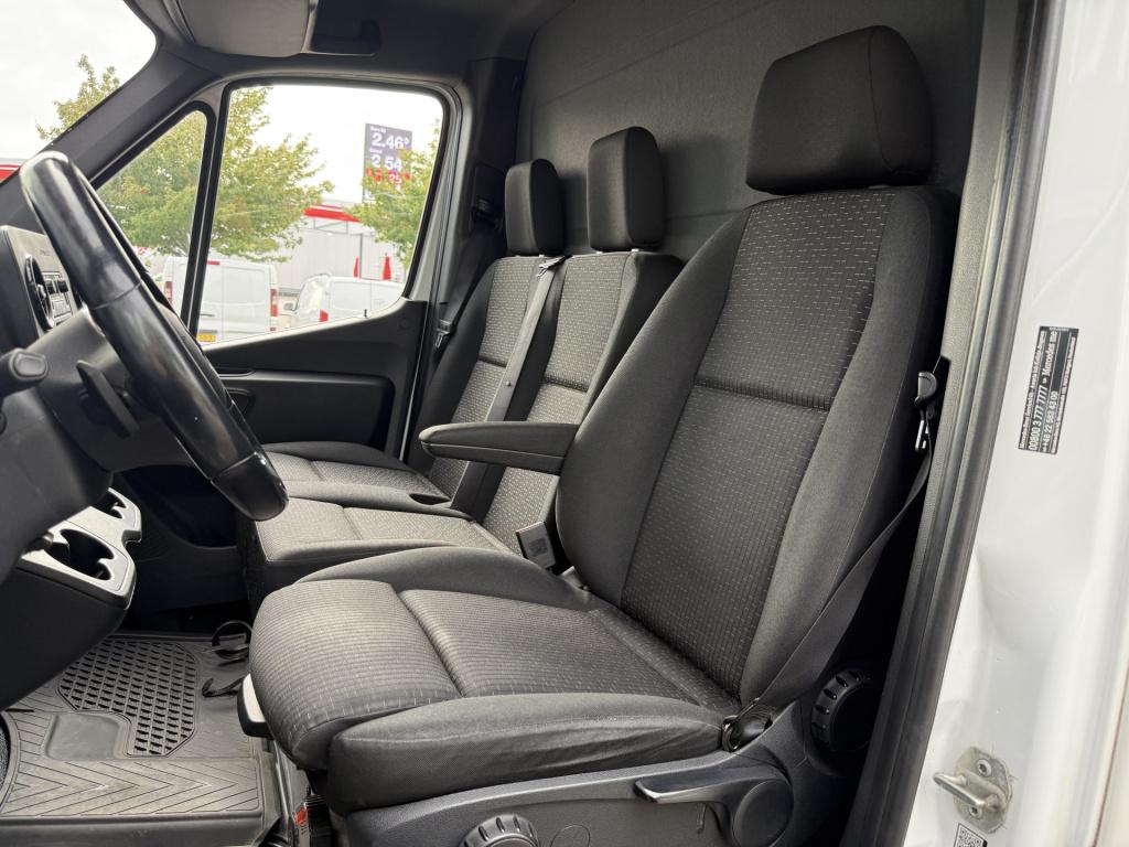 Mercedes-Benz Sprinter 319 1.9 cdi bakwagen met laadklep | zijdeur | cruise