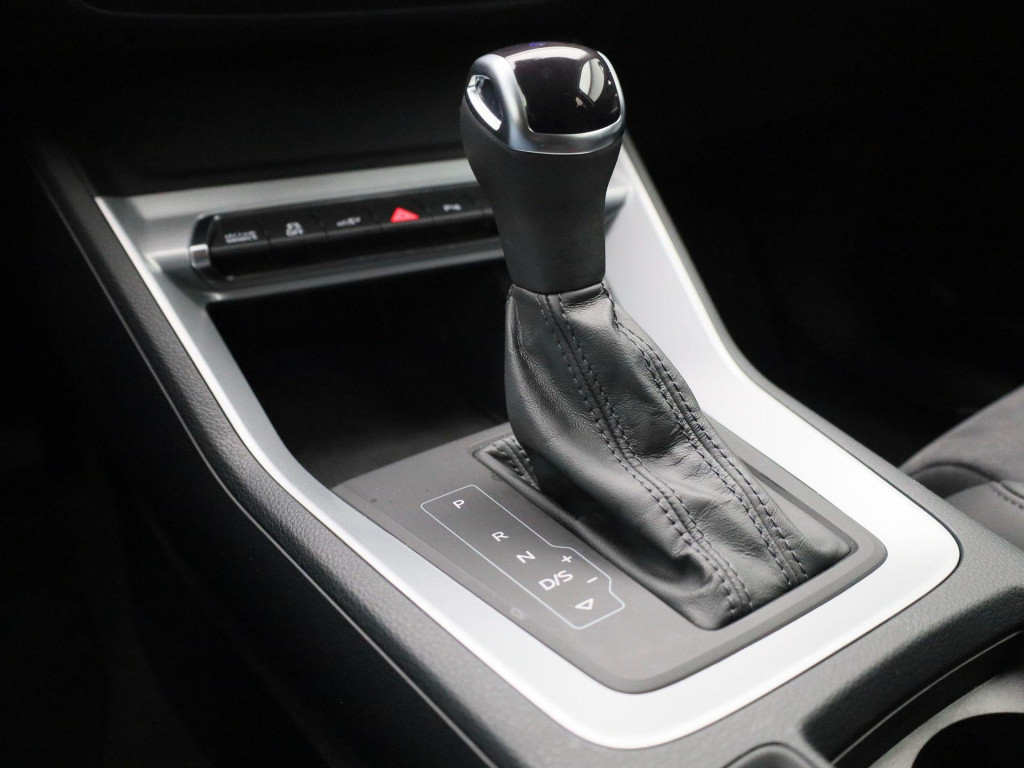 Audi Q3 45 tfsi e s tronic | automaat | lmv | parkeer sensoren | virtual co