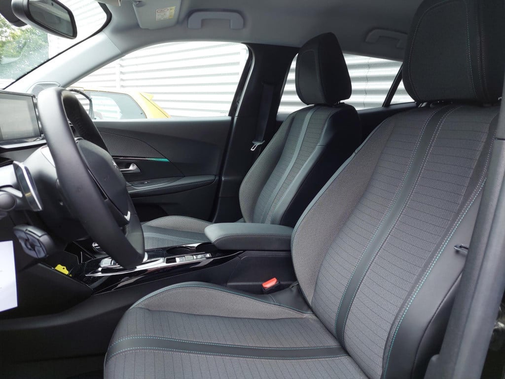 Peugeot 2008 suv 130 eat8 allure automaat nav/cam/clima