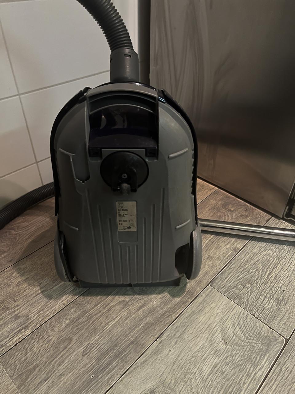 Philips mobilo plus Max 1700 watt stofzuiger als nieuw met hulpstukken