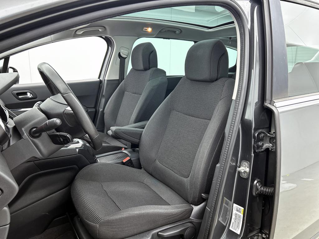 Peugeot 5008 130 pk style 7 persoons | rijklaar | trekhaak | panoramadak | 