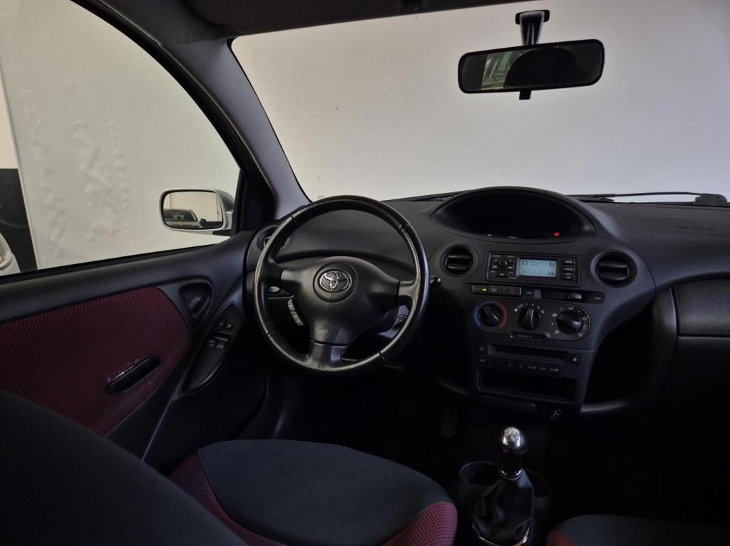 Toyota Yaris 1.3 vvt-i s-line