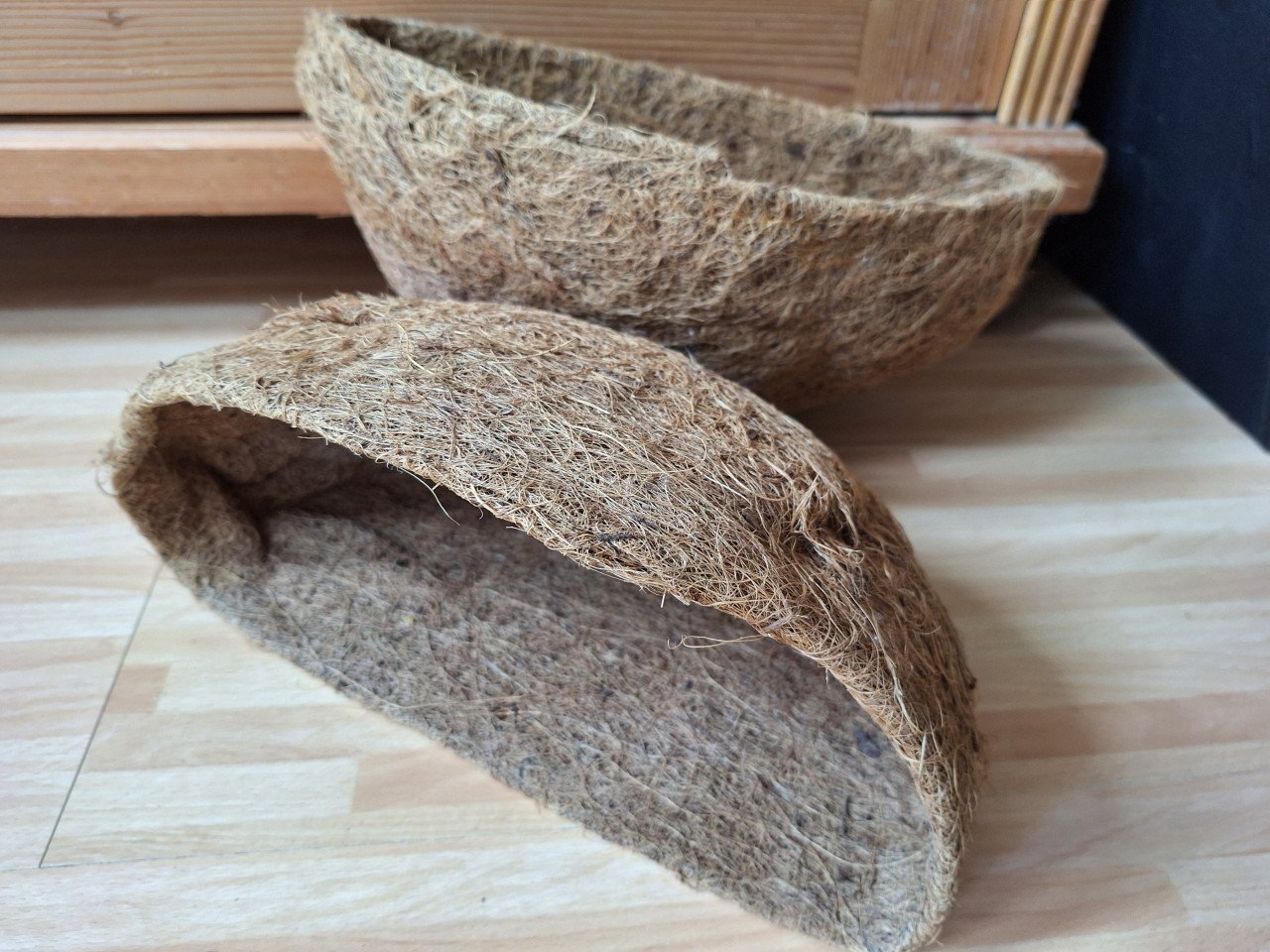 Mand voor in een ruif