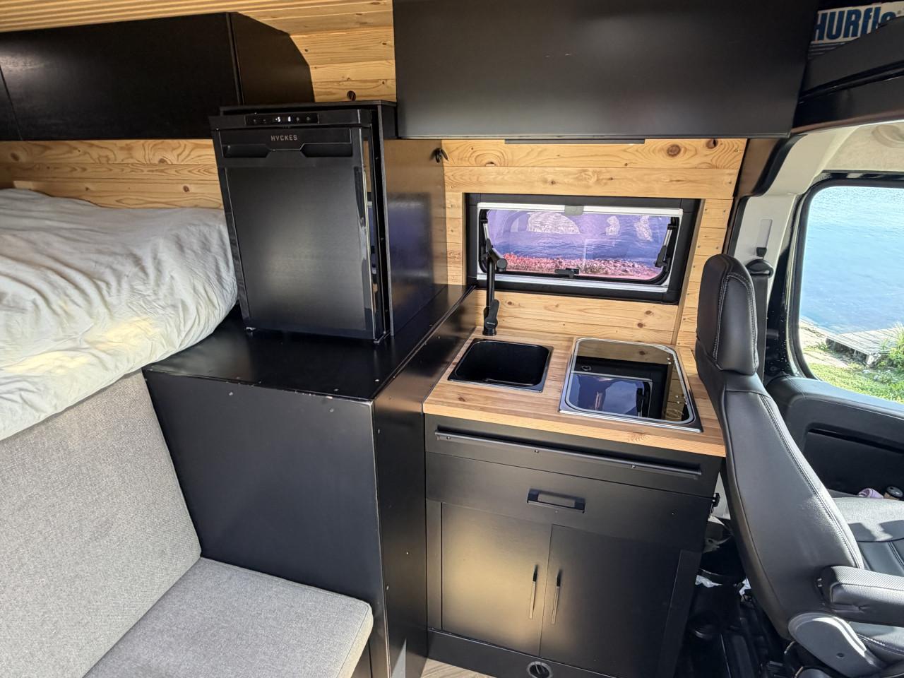 Peugeot boxer ofgrid camper