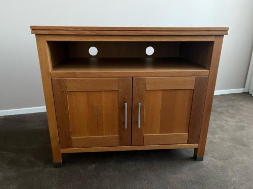 TV-kast in blank eiken