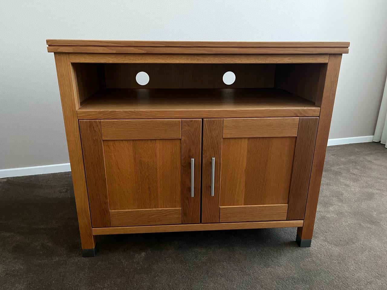 TV-kast in blank eiken