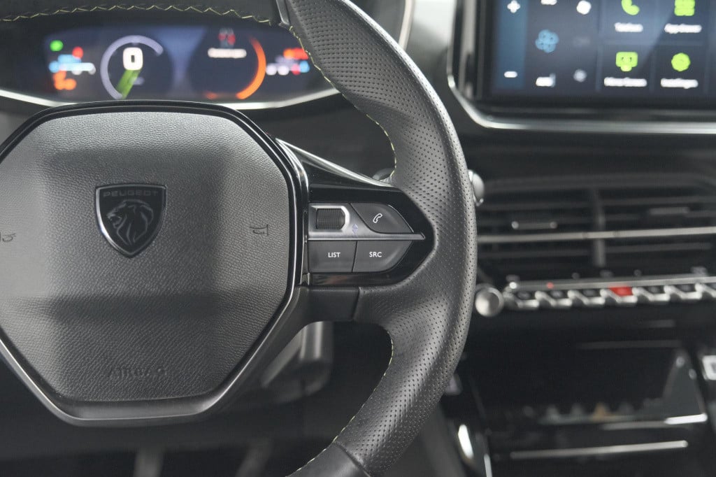Peugeot 208 puretech 100 gt | camera | apple carplay | parkeersensoren